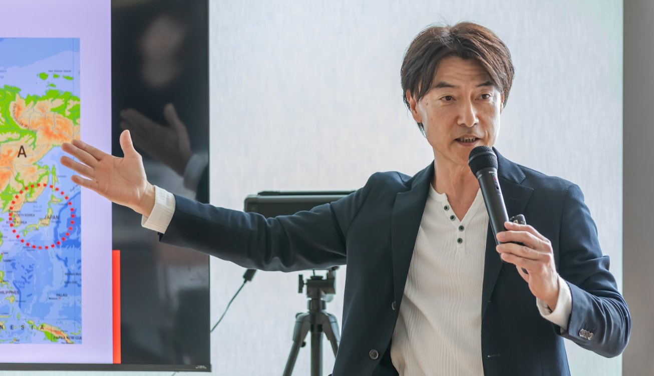 登壇者の話す様子